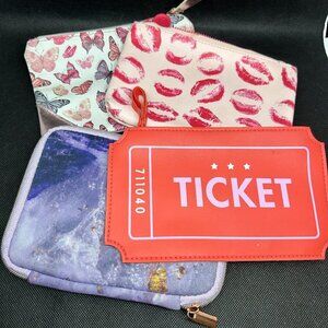 Mixed lot of Ipsy and other cosmetic/storage bags.